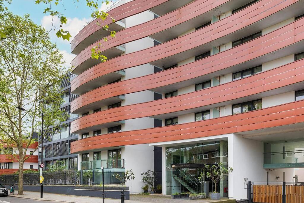 Stylish With Underground Parking Apartment