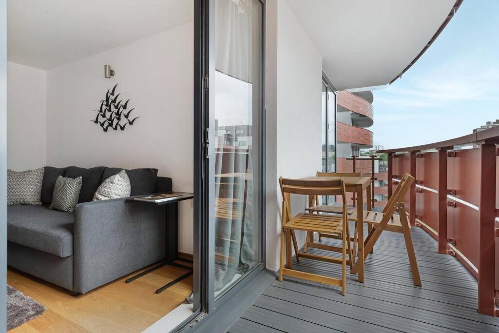 Stylish With Underground Parking Apartment *