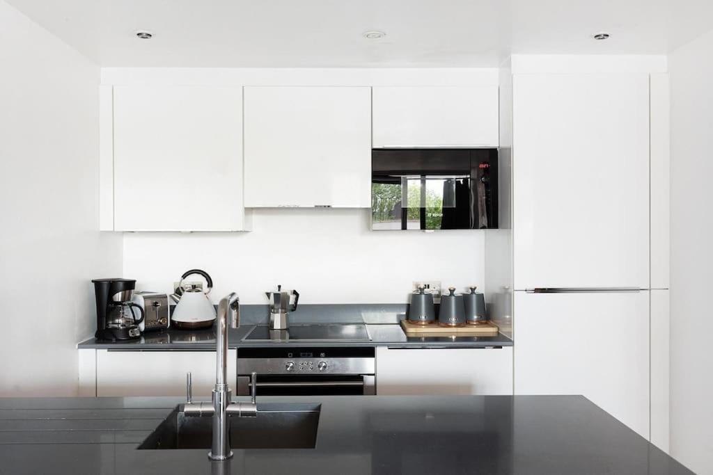 Apartment Stylish With Underground Parking London