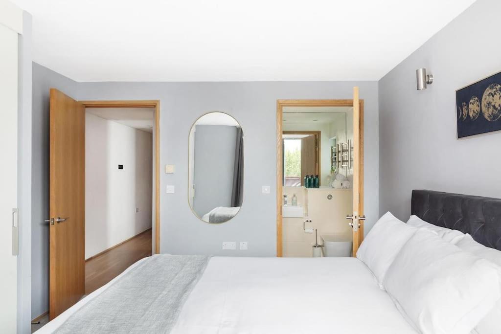 Stylish With Underground Parking * London