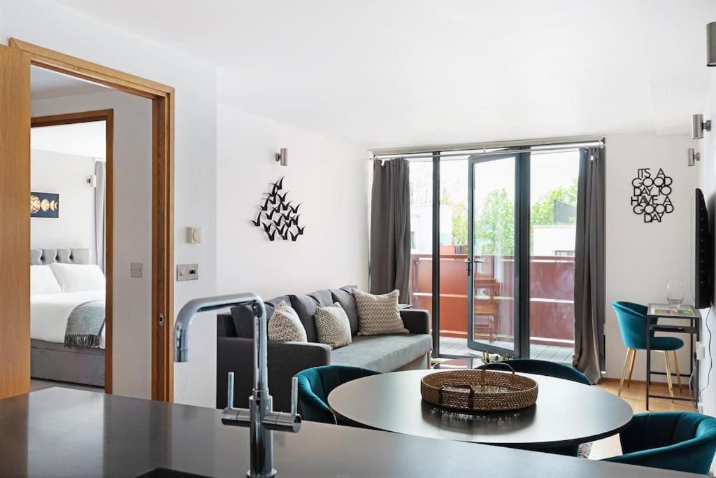 Stylish With Underground Parking Apartment